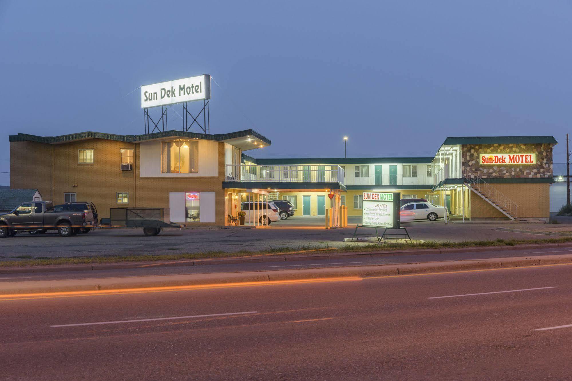 Sun-Dek Motel Medicine Hat Eksteriør billede