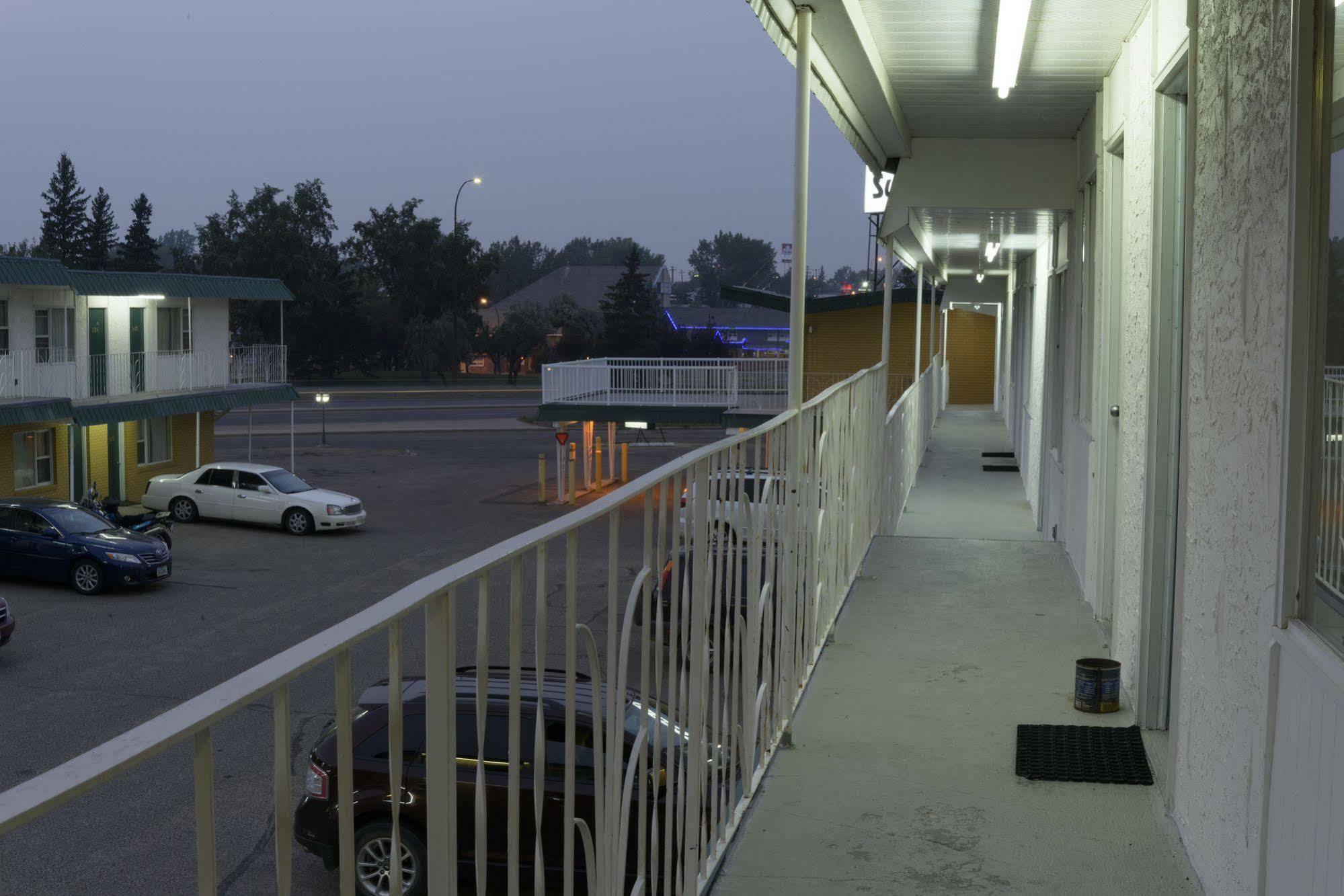 Sun-Dek Motel Medicine Hat Eksteriør billede