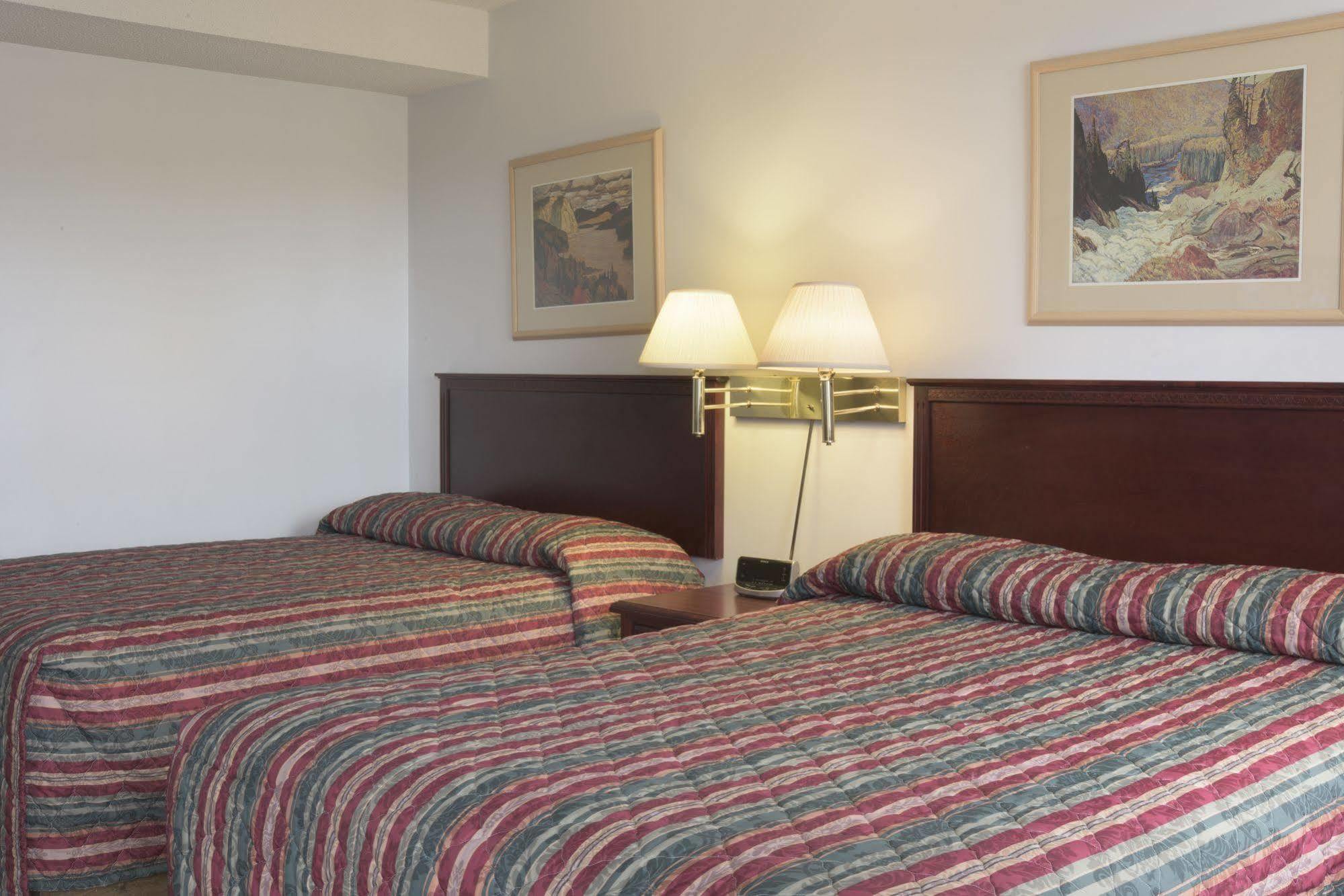 Sun-Dek Motel Medicine Hat Eksteriør billede