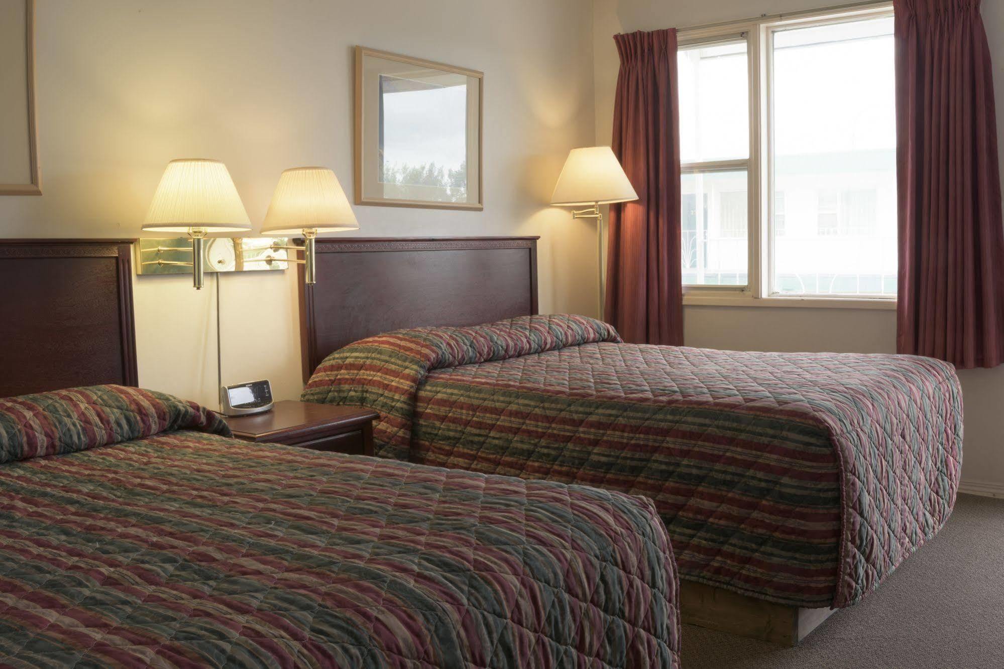 Sun-Dek Motel Medicine Hat Eksteriør billede