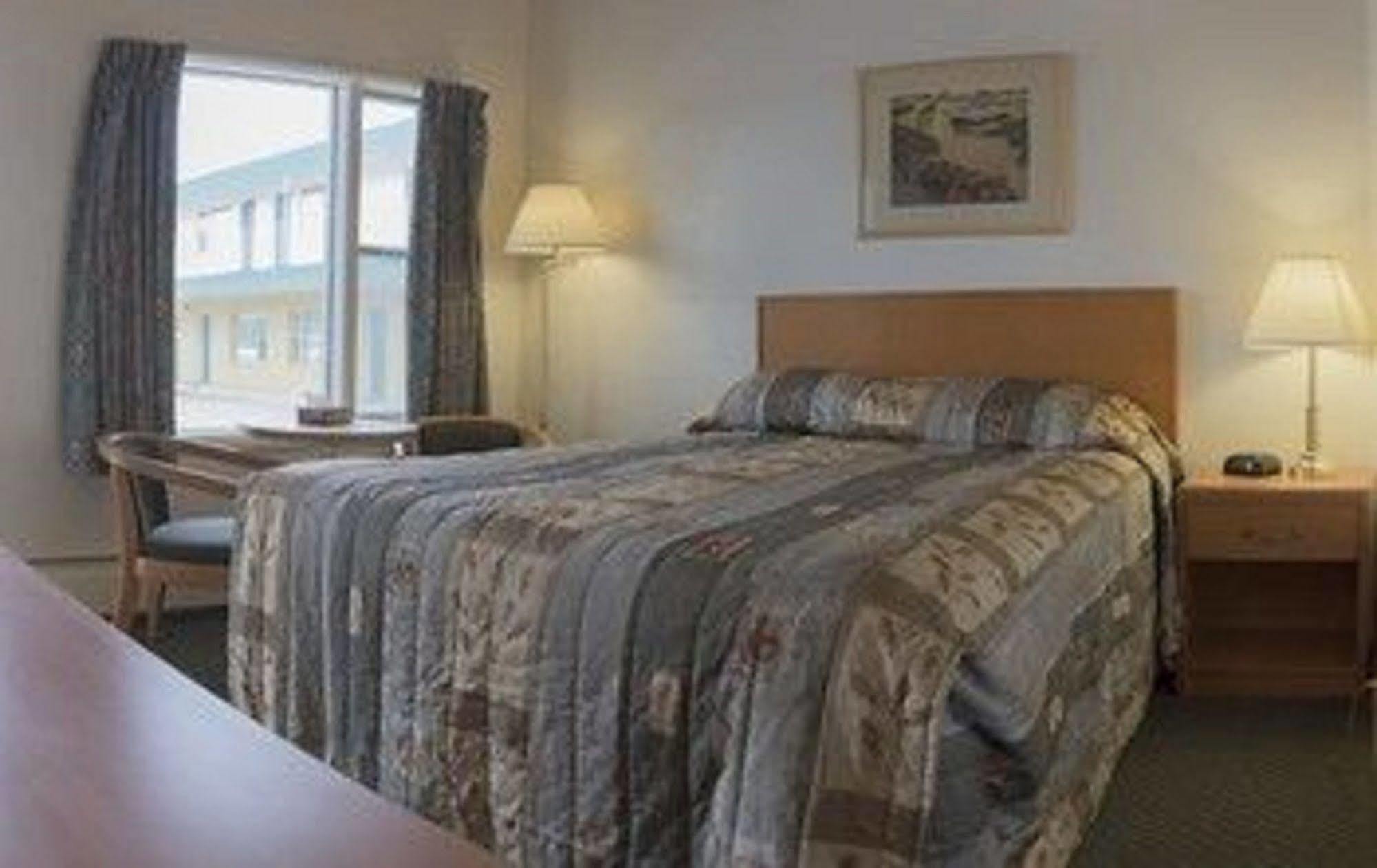 Sun-Dek Motel Medicine Hat Eksteriør billede