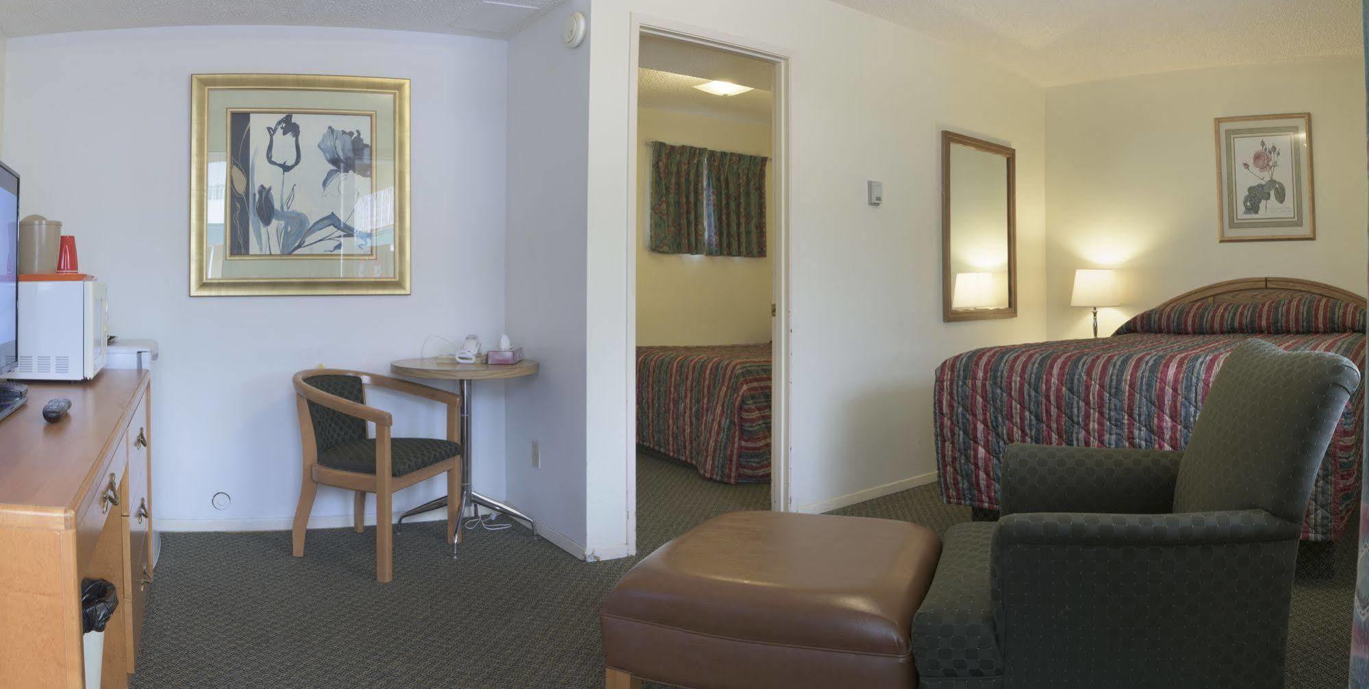 Sun-Dek Motel Medicine Hat Eksteriør billede