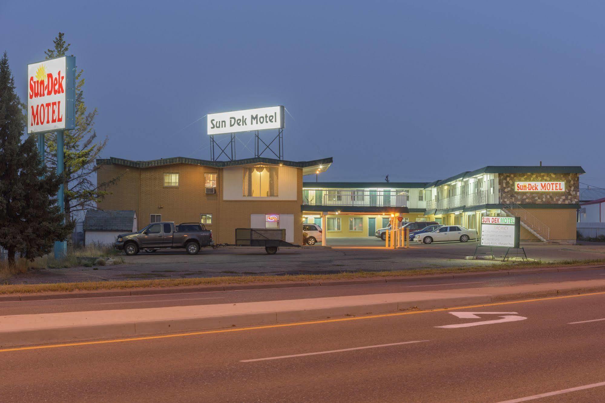 Sun-Dek Motel Medicine Hat Eksteriør billede