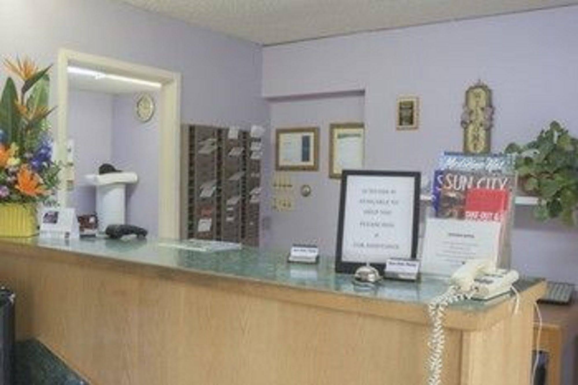 Sun-Dek Motel Medicine Hat Eksteriør billede