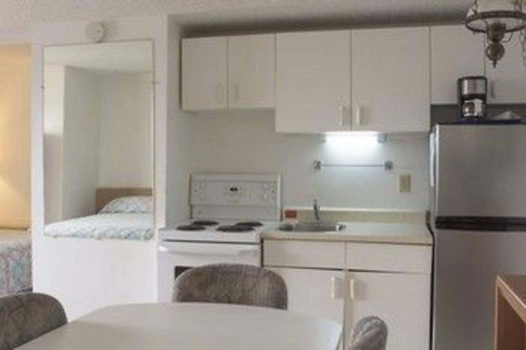 Sun-Dek Motel Medicine Hat Eksteriør billede