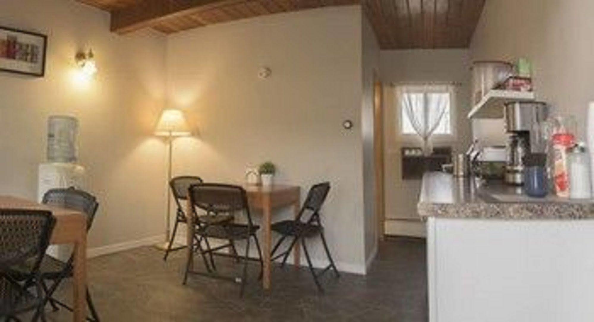 Sun-Dek Motel Medicine Hat Eksteriør billede